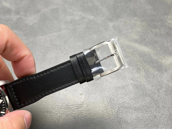IWC Montre d'Aviateur 43mm Cadran Noir Boîtier Acier Bracelet Cuir de Veau
