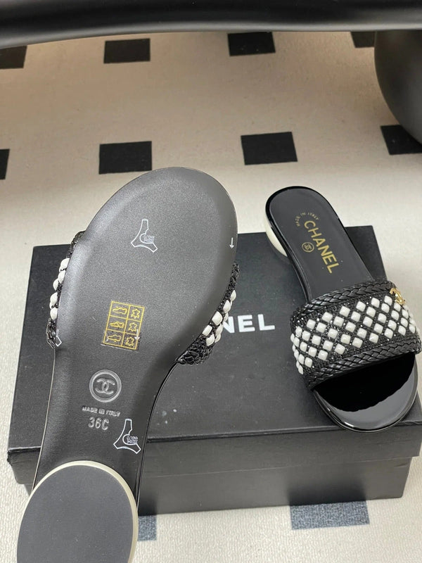 CC 26s Pearl Flat Sandals Black White Patent Leather 649543