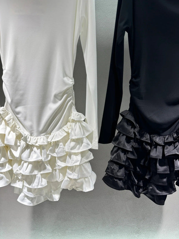Miumiu 2026 Robe étagée noire et blanche en coton à épaules dénudées