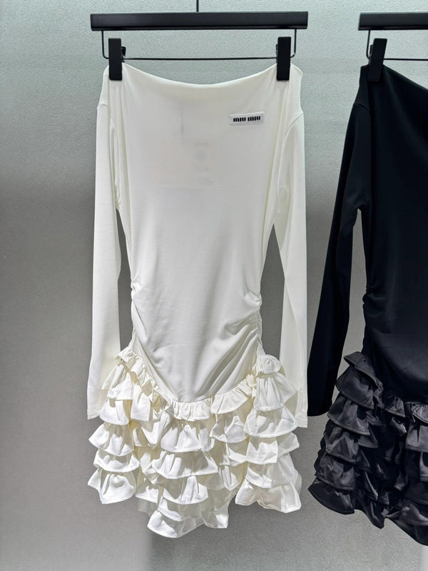 Miumiu 2026 Robe étagée noire et blanche en coton à épaules dénudées