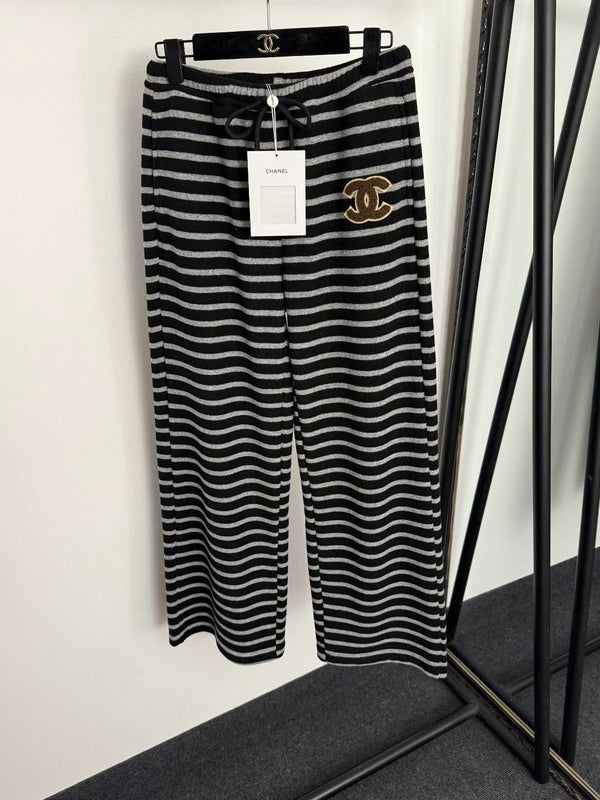CHANEL PANTALON RAYÉ 25S 571