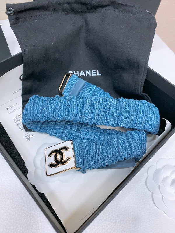 CINTURA ELASTICA 30MM IN DENIM BLU CON FIBBIA QUADRATA E LOGO IN RILIEVO