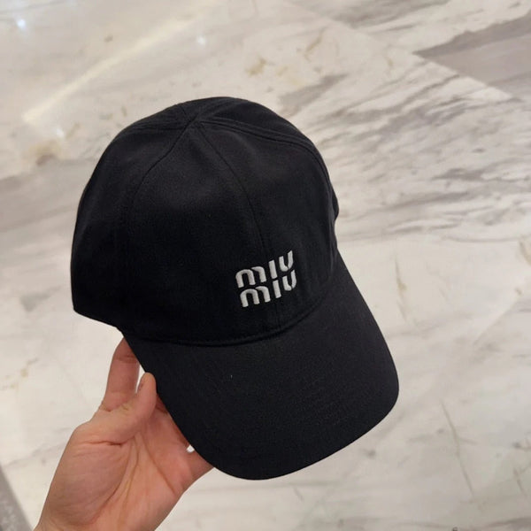 CAPPELLINO DA BASEBALL MM IN TESSUTO NERO CON LOGO RICAMATO STILE 5