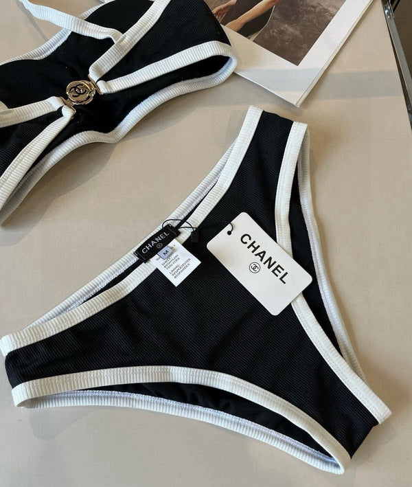 Completo costume da bagno bikini CC con finiture nere e bianche 633212