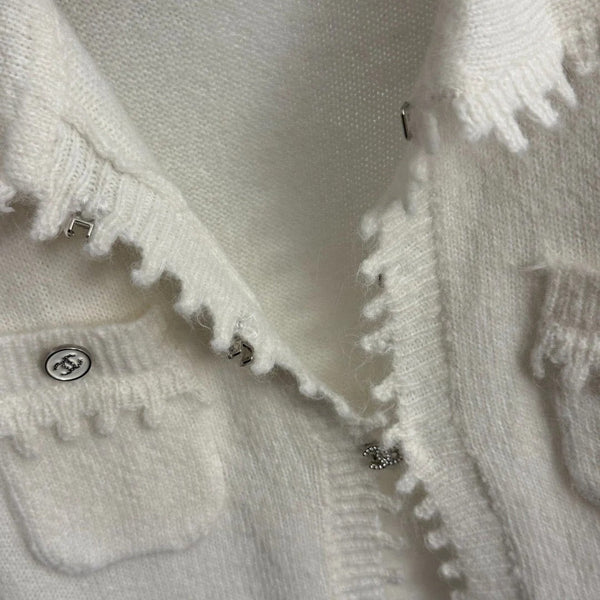 CHANEL Gilet en tricot 25S 327