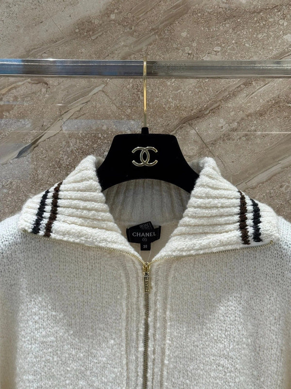 CHANEL T-SHIRT EN CACHEMIRE AVEC DEMI-ZIP 25S 318