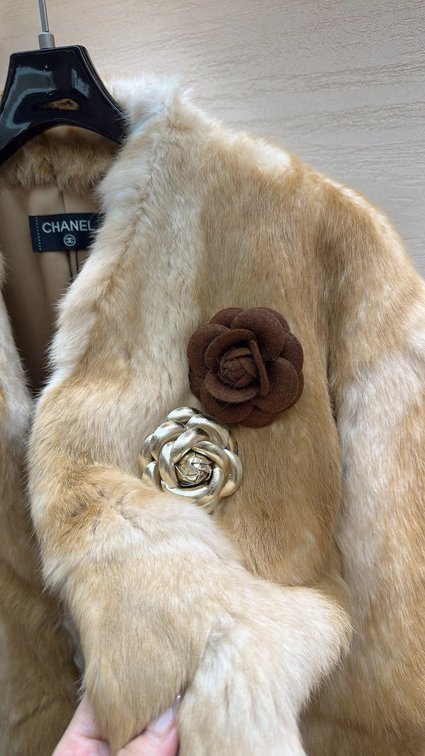 MANTEAU DE FOURRURE DE LAPIN DES NEIGES CHANEL 25S 498