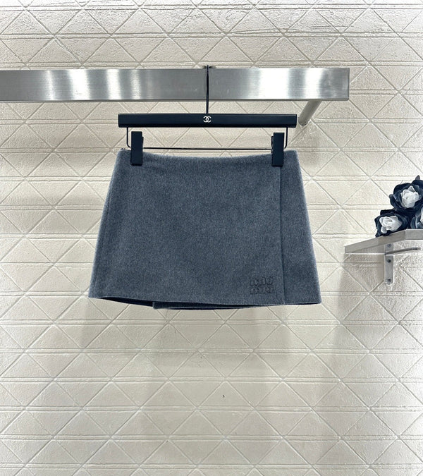 JUPE MIUMIU MODÈLE 825