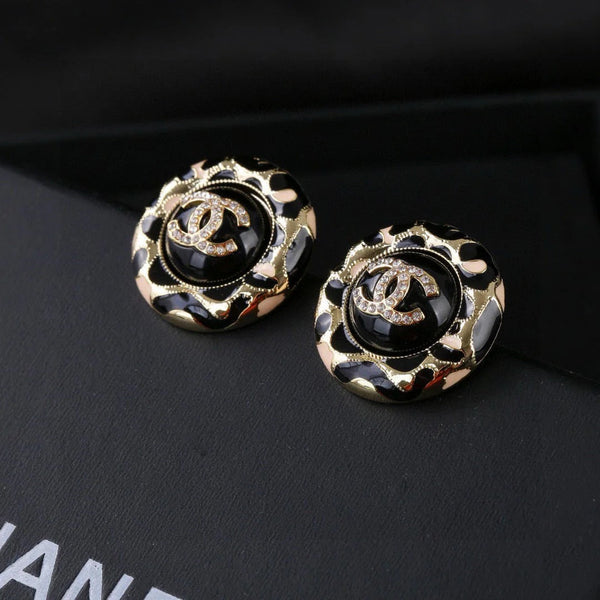 Boucles d'oreilles CC en émail noir et doré