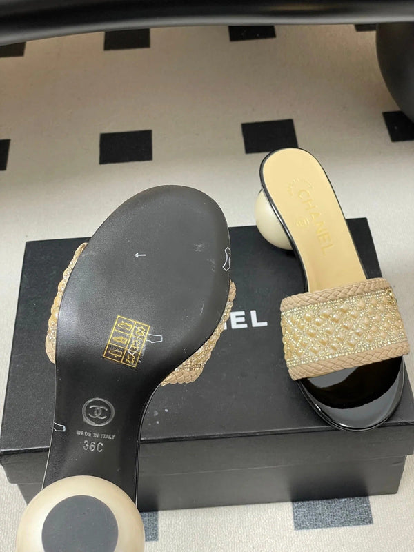 CC 26s Pearl Sandals 70 Beige Patent Leather 649538