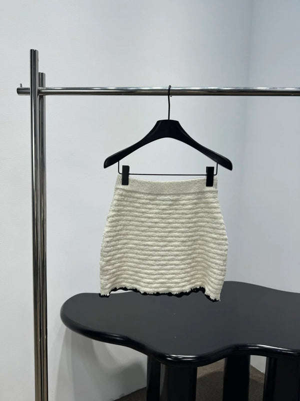 Chanel 2026 Mini-jupe en maille crochetée en laine écrue