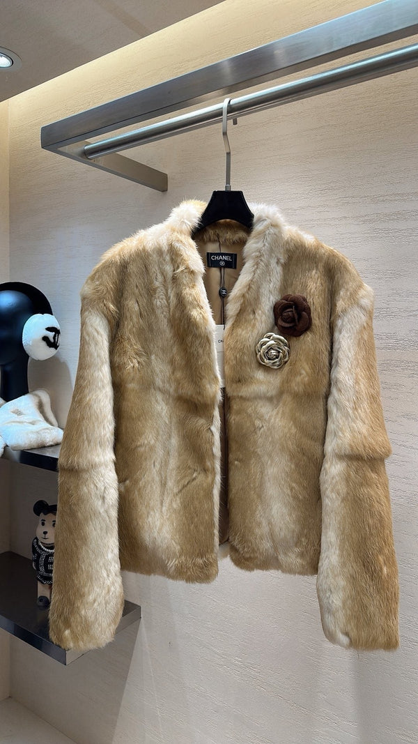 MANTEAU DE FOURRURE DE LAPIN DES NEIGES CHANEL 25S 498