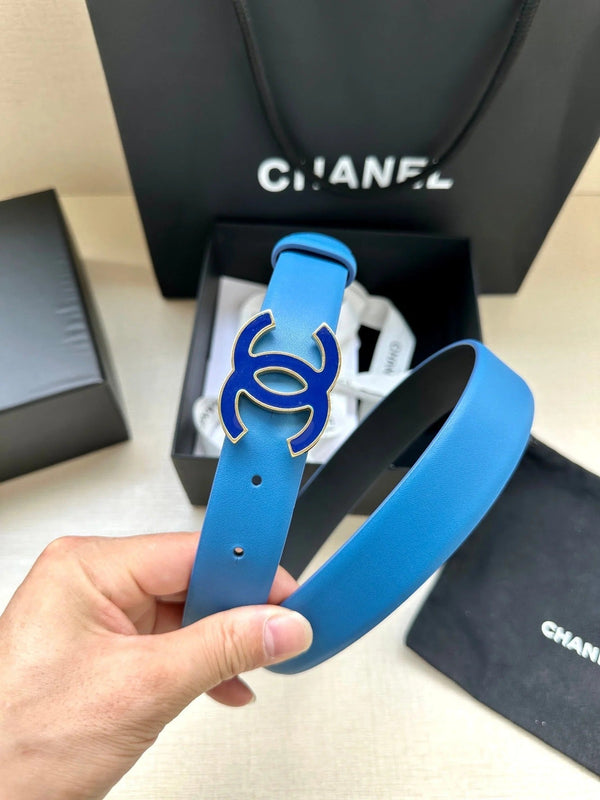 CINTURA CC 30MM IN PELLE DI VITELLO LISCIA BLU COBALTO CON FERRAMENTA IN METALLO