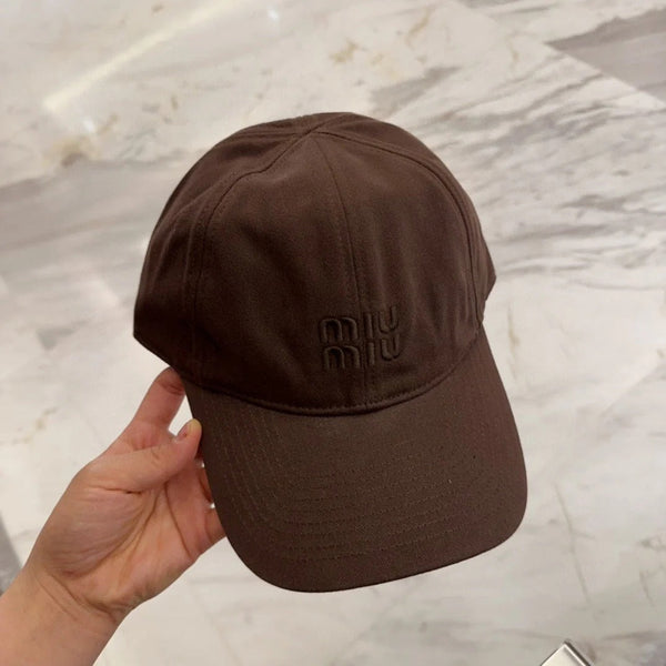 CAPPELLINO DA BASEBALL MM IN TESSUTO MARRONE SCURO CON LOGO RICAMATO STILE 7