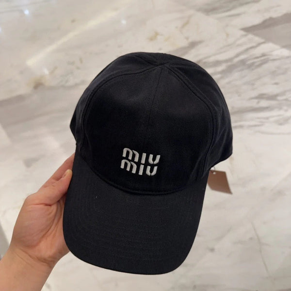 CAPPELLINO DA BASEBALL MM IN TESSUTO NERO CON LOGO RICAMATO STILE 5