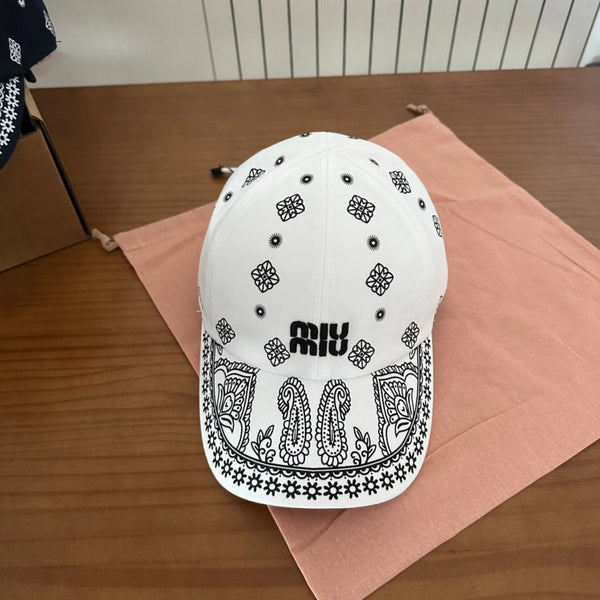 CAPPELLINO DA BASEBALL MM BIANCO CON MOTIVO RICAMATO BIANCO
