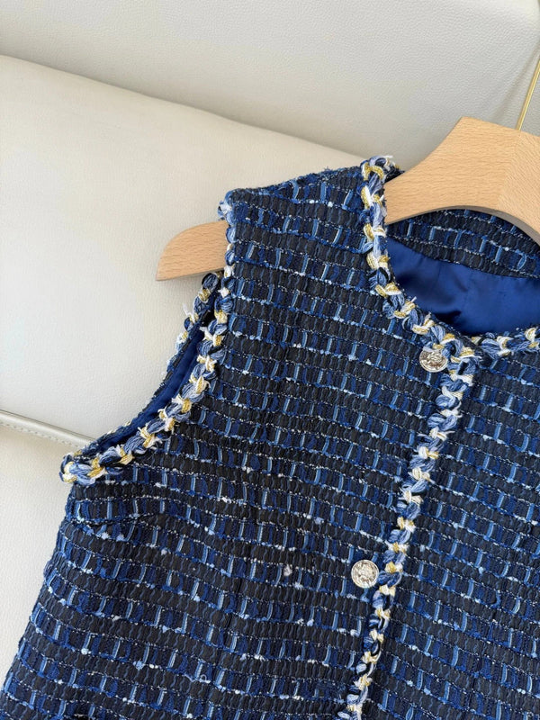 CHANEL Gilet sans manches en tweed 25S 491