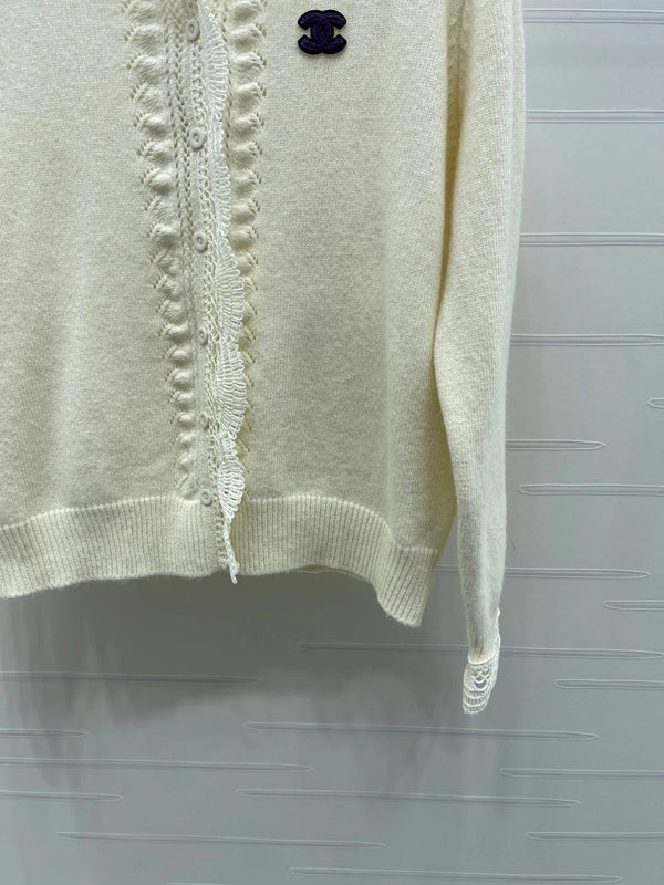 CC 26 Gilet en maille bordé de dentelle Crème Laine 340798