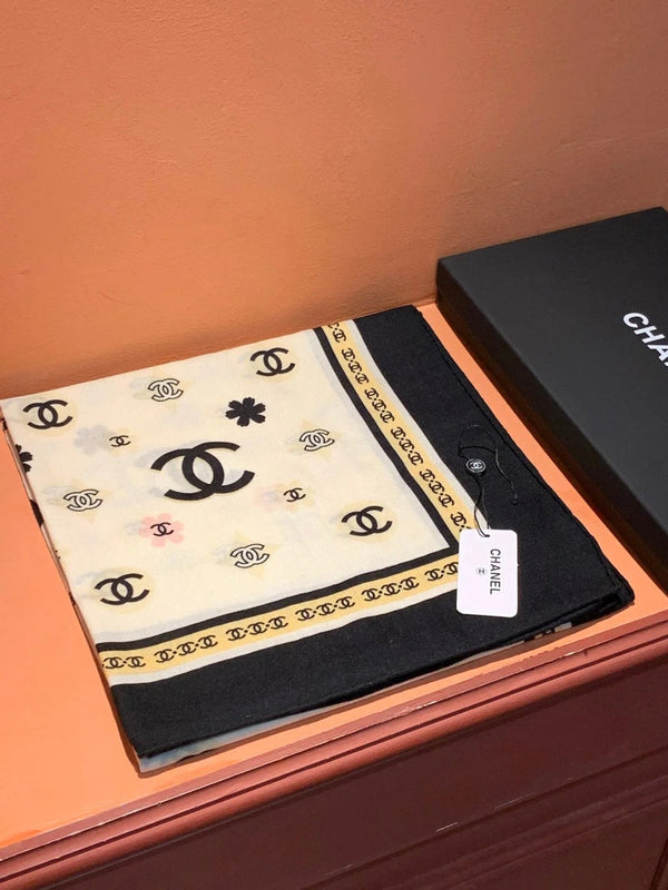 CHANEL 25S FOULARDS 140 CM EN CACHEMIRE ET SOIE 943339