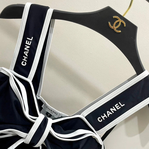 COSTUME DA BAGNO BODY CON RIFINITURE BIANCHE E NERE 627829