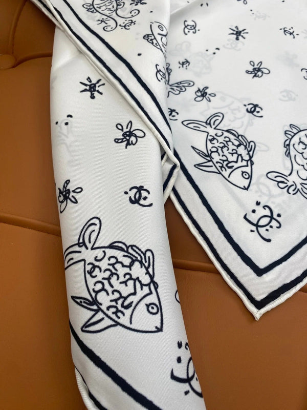 CHANEL 25S SCARF 90 IN SILK 703705