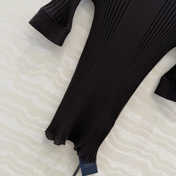 MIUMIU SHORT-SLEEVE SWEATER STYLE 838