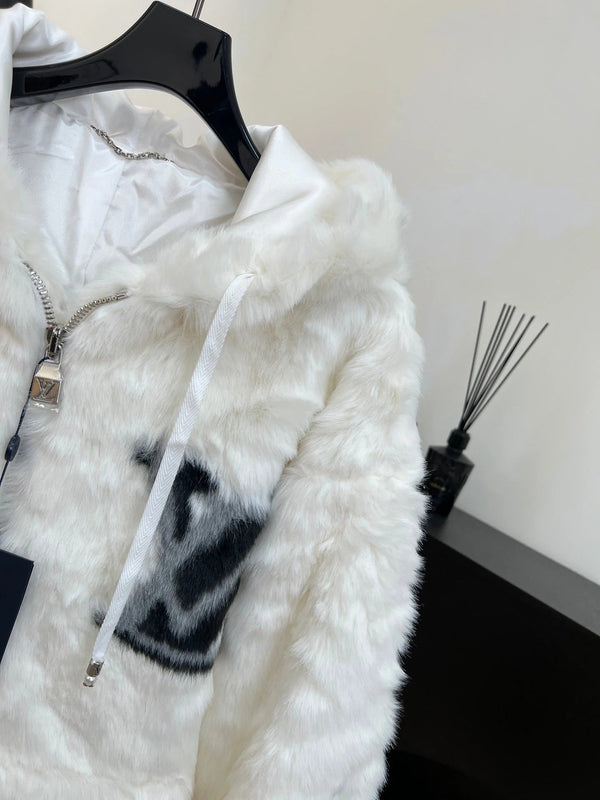 LV 25S FUR COAT 0160
