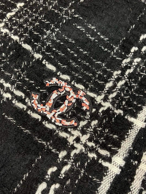 CHANEL 25S SCARF 185 IN CASHMERE 730560