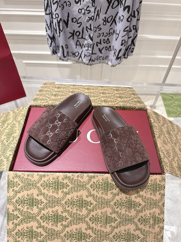 GG SLIDES IN DARK BROWN SUEDE WITH EMBOSSED LOGO STYLE 1