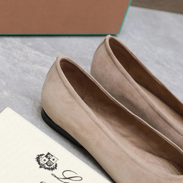 Classic Ballet Shoes In Beige Suede