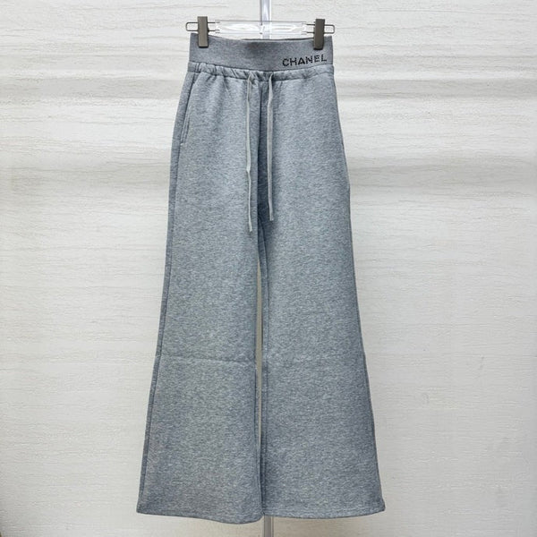 Pantalon décontracté en coton avec ceinture ornée de strass Chanel 2026 356983