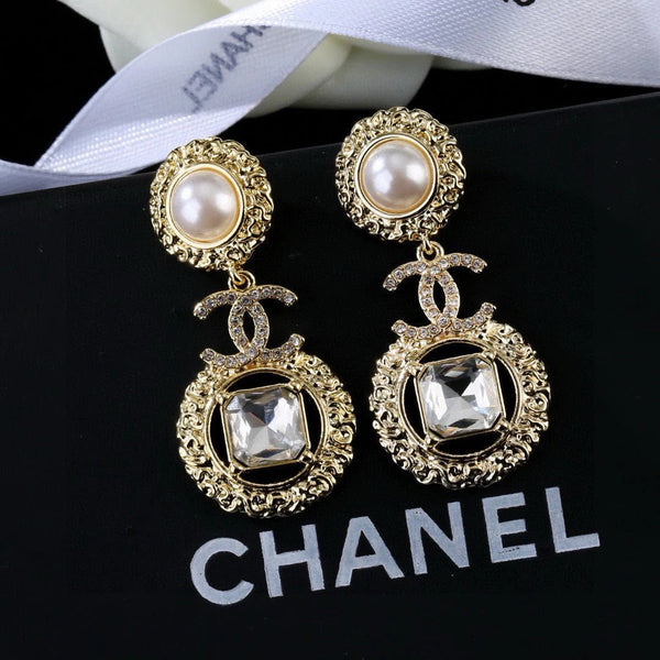 CC Boucle d'oreille perle or et diamant magnifique