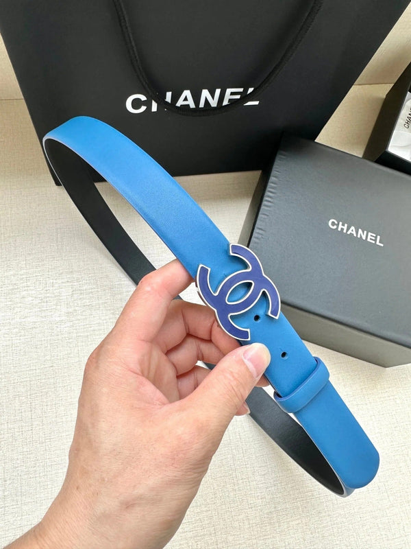 CINTURA CC 30MM IN PELLE DI VITELLO LISCIA BLU COBALTO CON FERRAMENTA IN METALLO