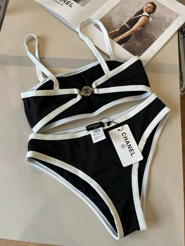 Completo costume da bagno bikini CC con finiture nere e bianche 633212
