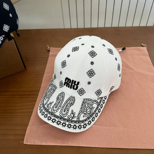 CAPPELLINO DA BASEBALL MM BIANCO CON MOTIVO RICAMATO BIANCO