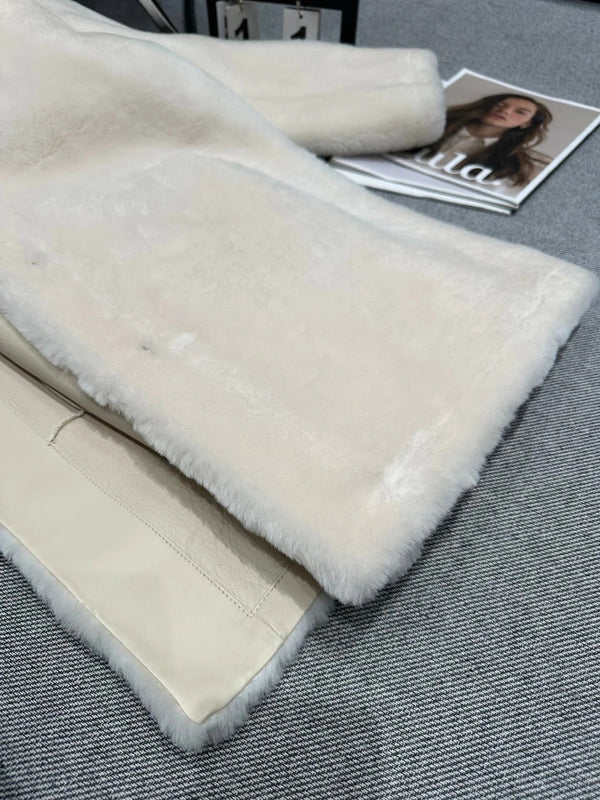 CHANEL MANTEAU EN FOURRURE D'AGNEAU 25S 506