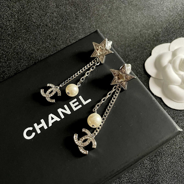 DOUBLE C STUD EARRINGS WITH STAR STONE DOUBLE CHAINS ONE WITH LOGO AND ONE WITH PEARL