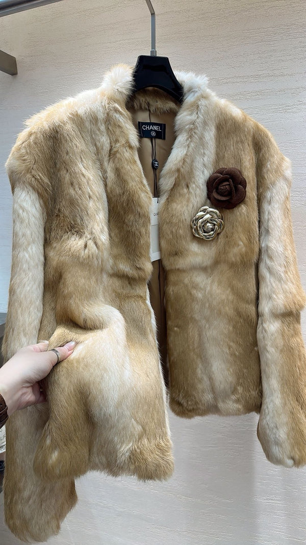 MANTEAU DE FOURRURE DE LAPIN DES NEIGES CHANEL 25S 498