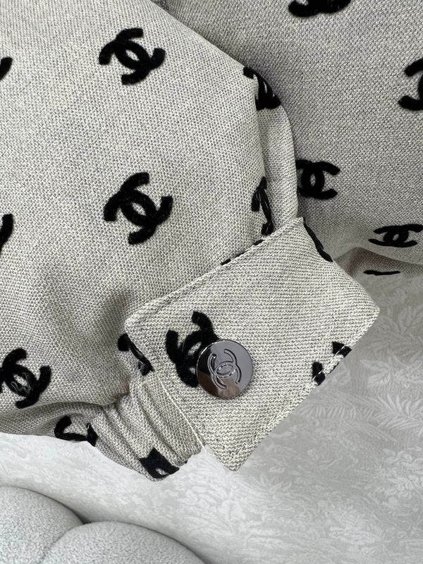 CHANEL BLOUSON EN DUVET 25S 311
