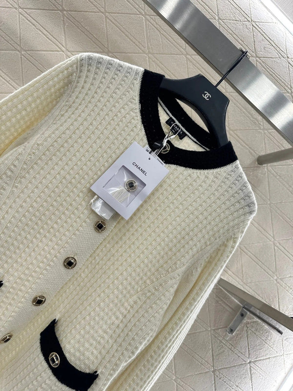 CHANEL Gilet en maille 25S 644