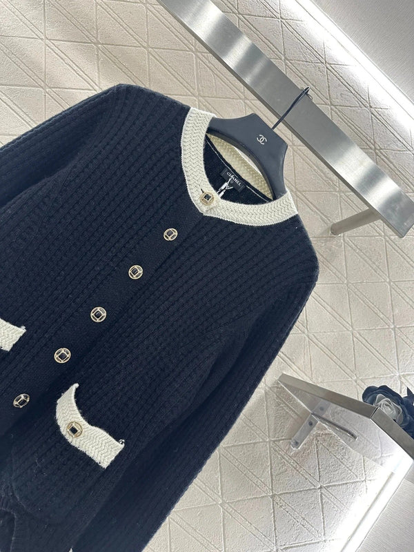 CHANEL Gilet en maille 25S 645