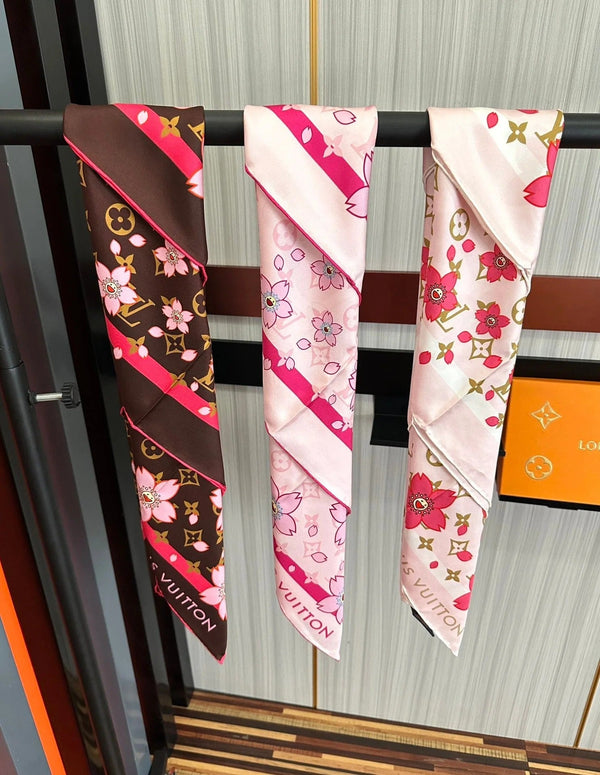 LV SCARF 90 CM IN SILK 723122