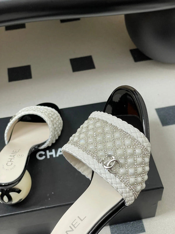 CC 26s Pearl Sandals 70 White Patent Leather 649539