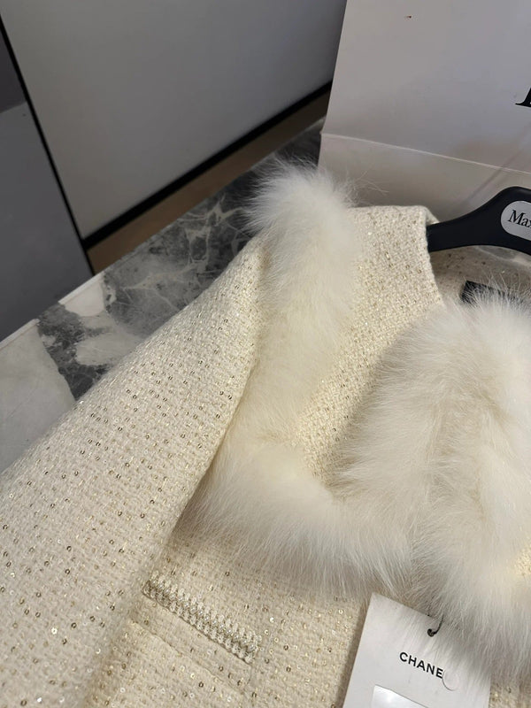 Veste Chanel 2026 en tweed blanc et fourrure