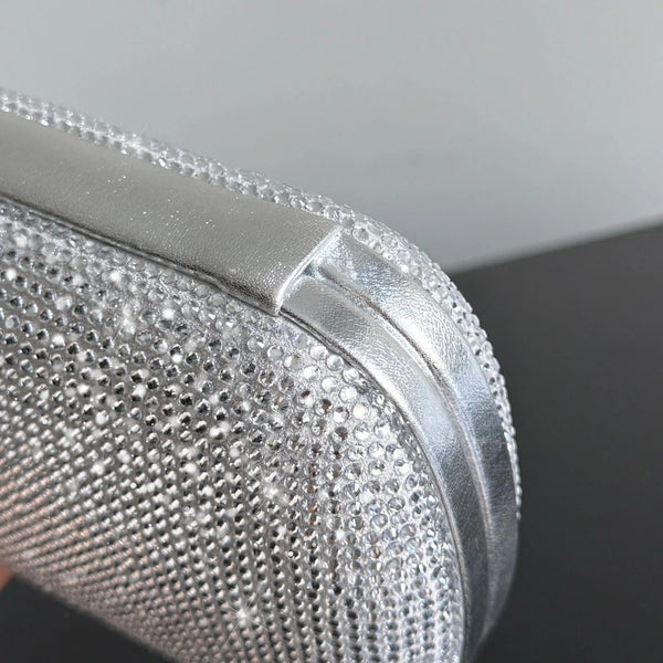 Bottega Veneta 2026 pochette ornée de nœuds 19cm, minaudière en cuir et cristaux argentés