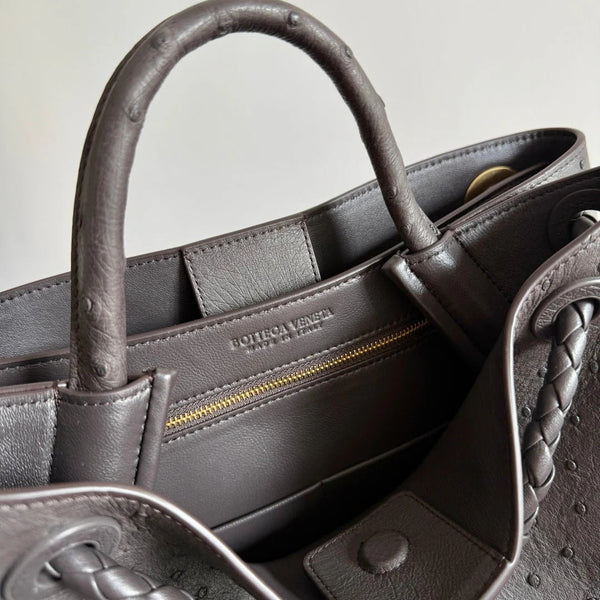 Bottega Veneta 2026 Sac Andiamo en cuir d'autruche marron foncé