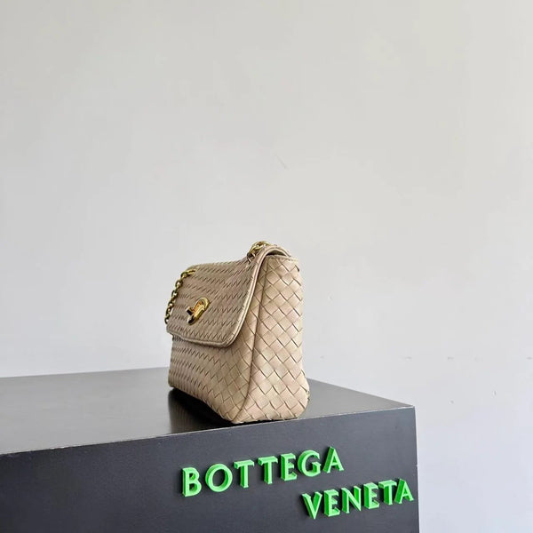 BV 2026 Madison Intrecciato Bag 27cm Beige Leather