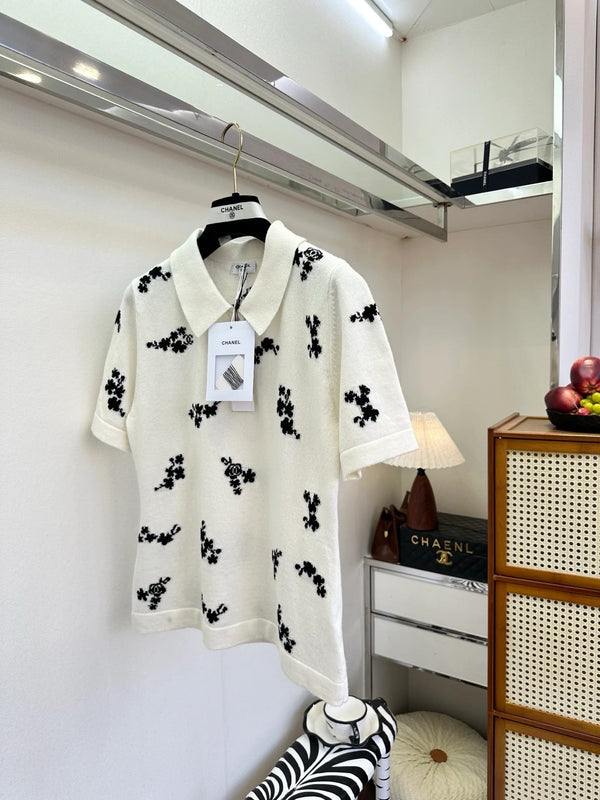 Polo Chanel 2026 en coton noir et blanc à imprimé floral