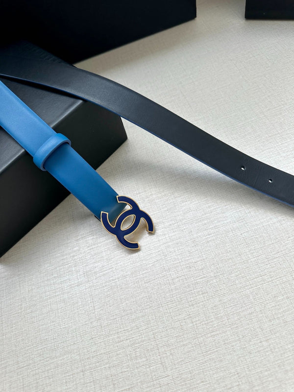 CINTURA CC 30MM IN PELLE DI VITELLO LISCIA BLU COBALTO CON FERRAMENTA IN METALLO