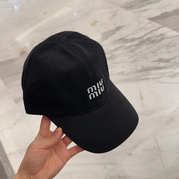 CAPPELLINO DA BASEBALL MM IN TESSUTO NERO CON LOGO RICAMATO STILE 5